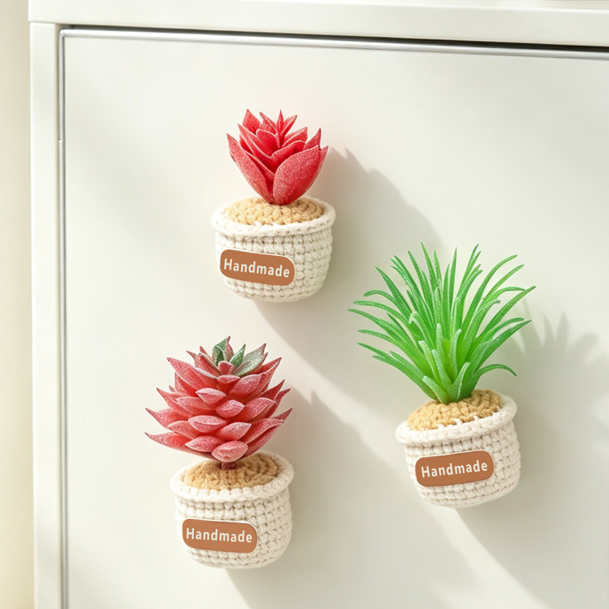 Handmade Crochet Potted Fridge Magnet Set With Red Tone Artificial Succulent Green Plants Soft Yarn Crochet Flower Pot Indoor Home Magnetic Decoration Ornament