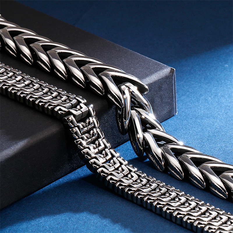 316 Stainless Steel Personalized Flower-shaped Buckle Titanium Steel Trendy Bracelet