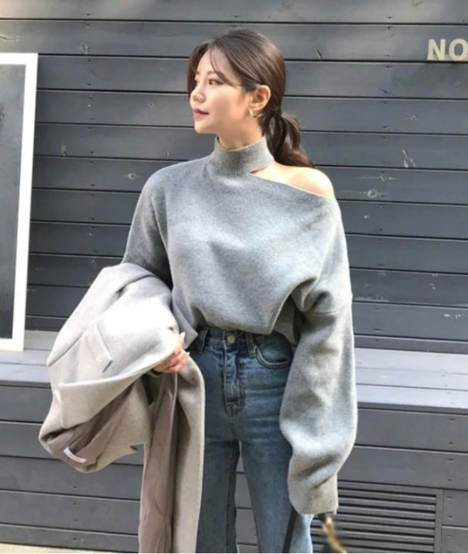 Title 2, Side leaky shoulder knitted sweater