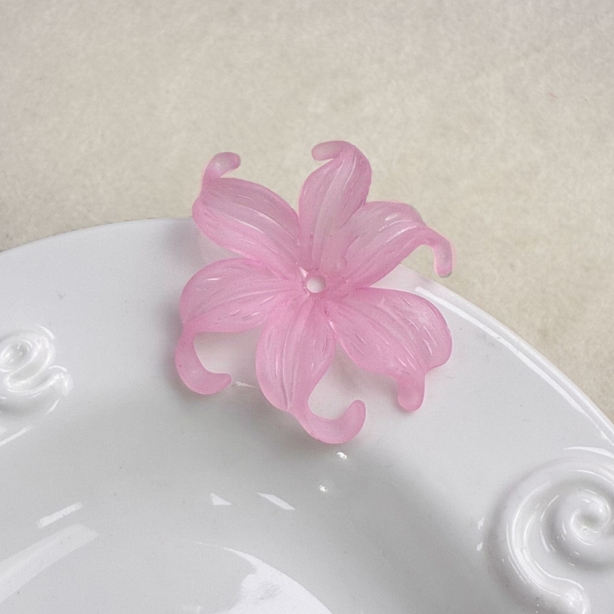 Matte Acrylic Curled Petal Iris Charms, Translucent Frosted Center-Drilled Spacers For DIY Vintage Hair Sticks, Earrings & Pendant Crafts.