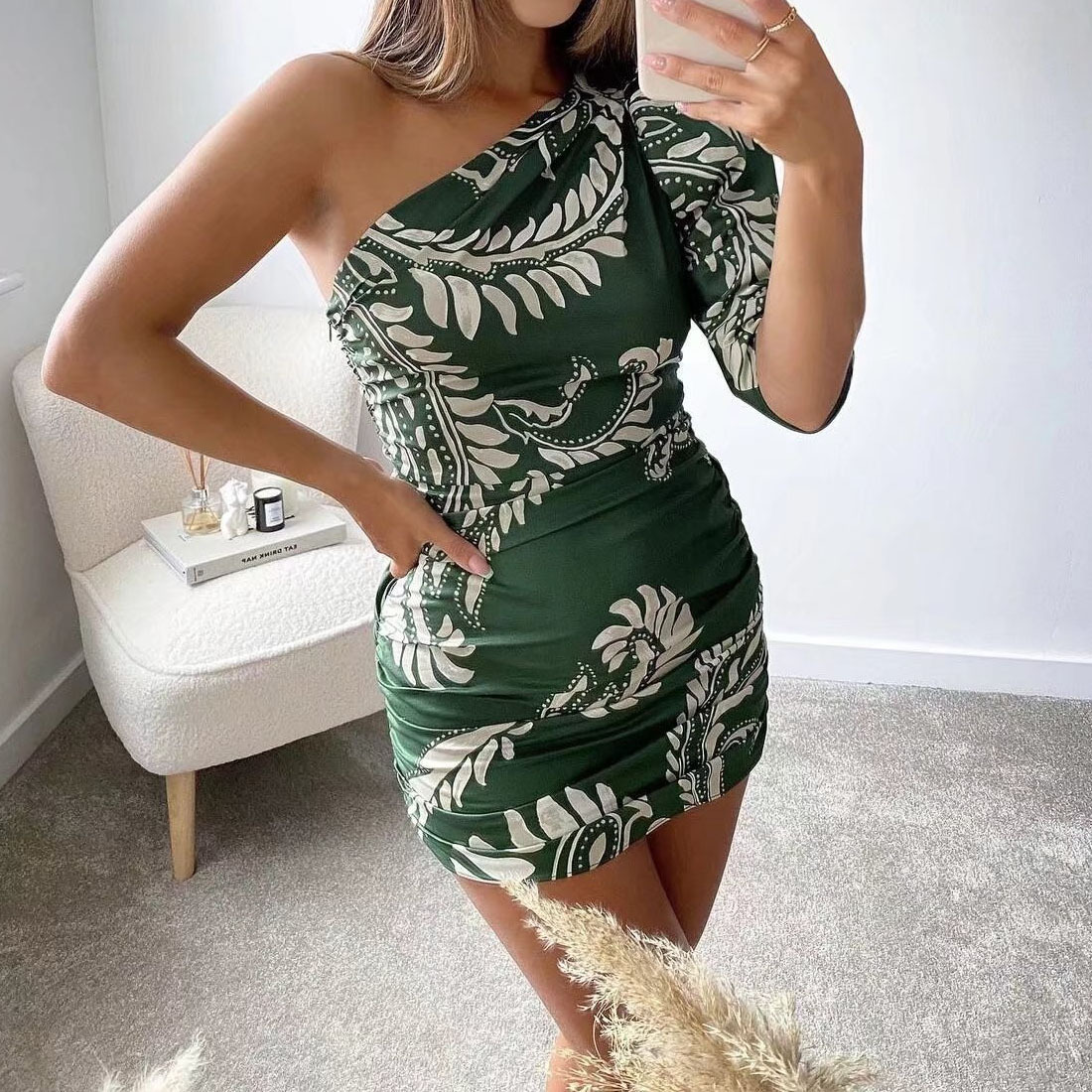 New Green Printed One-shoulder Pleated Dress Slim Sexy Short Skirt