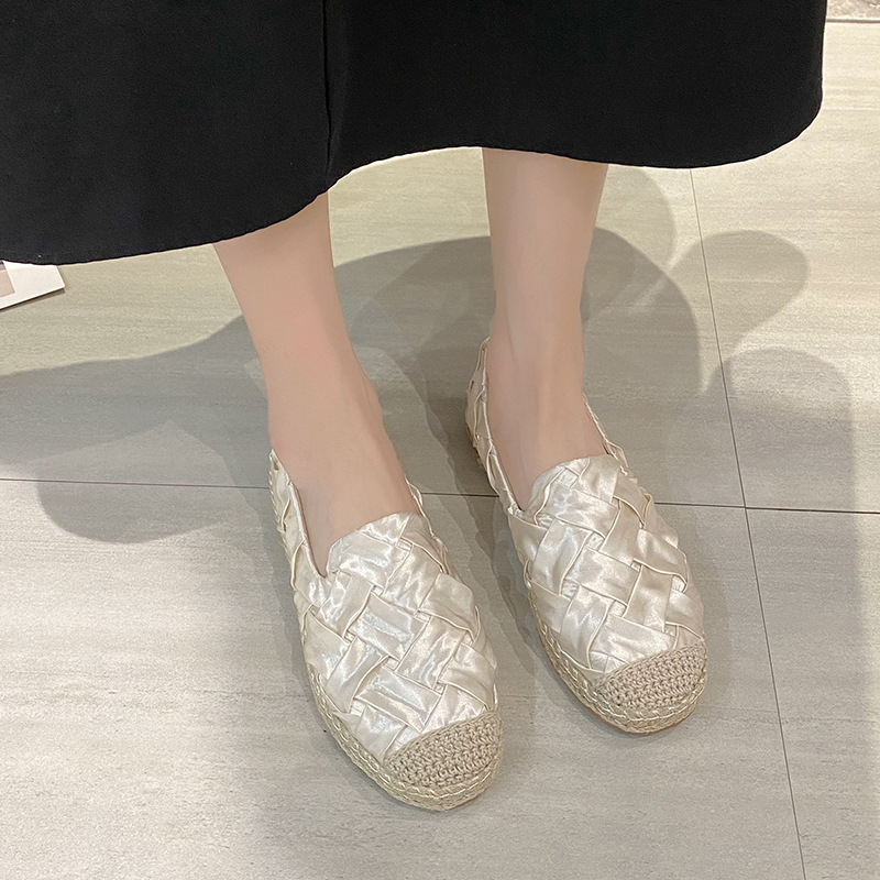 Women's Fashionable Woven Flat Lazy Shoes