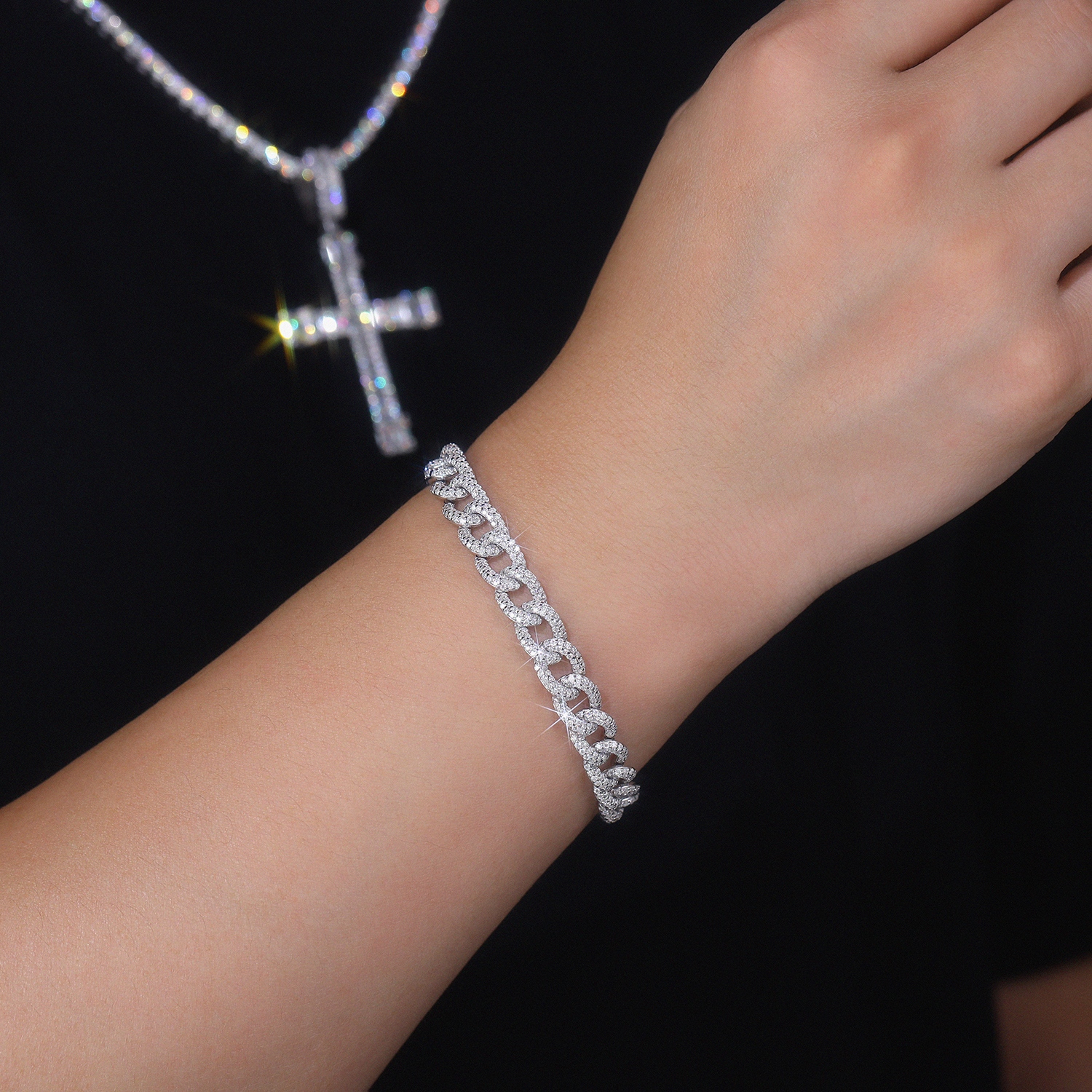 Set With Top-quality Moissanite, This Luxurious And Fashionable Light Luxury Jewelry Silver Bracelet Is Made Of S925 Silver Electroplated With Platinum