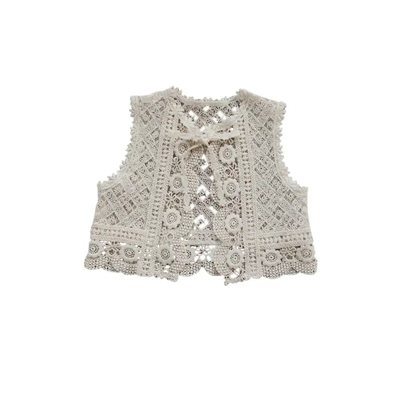 Girls Wear A Vest With Hollow Flowers