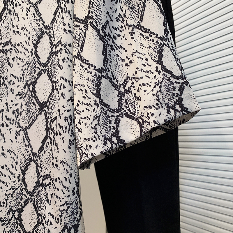 New Casual Shirt Men's Ice Silk High Sense Shirt Snake Print Thin Coat Half Sleeve Top