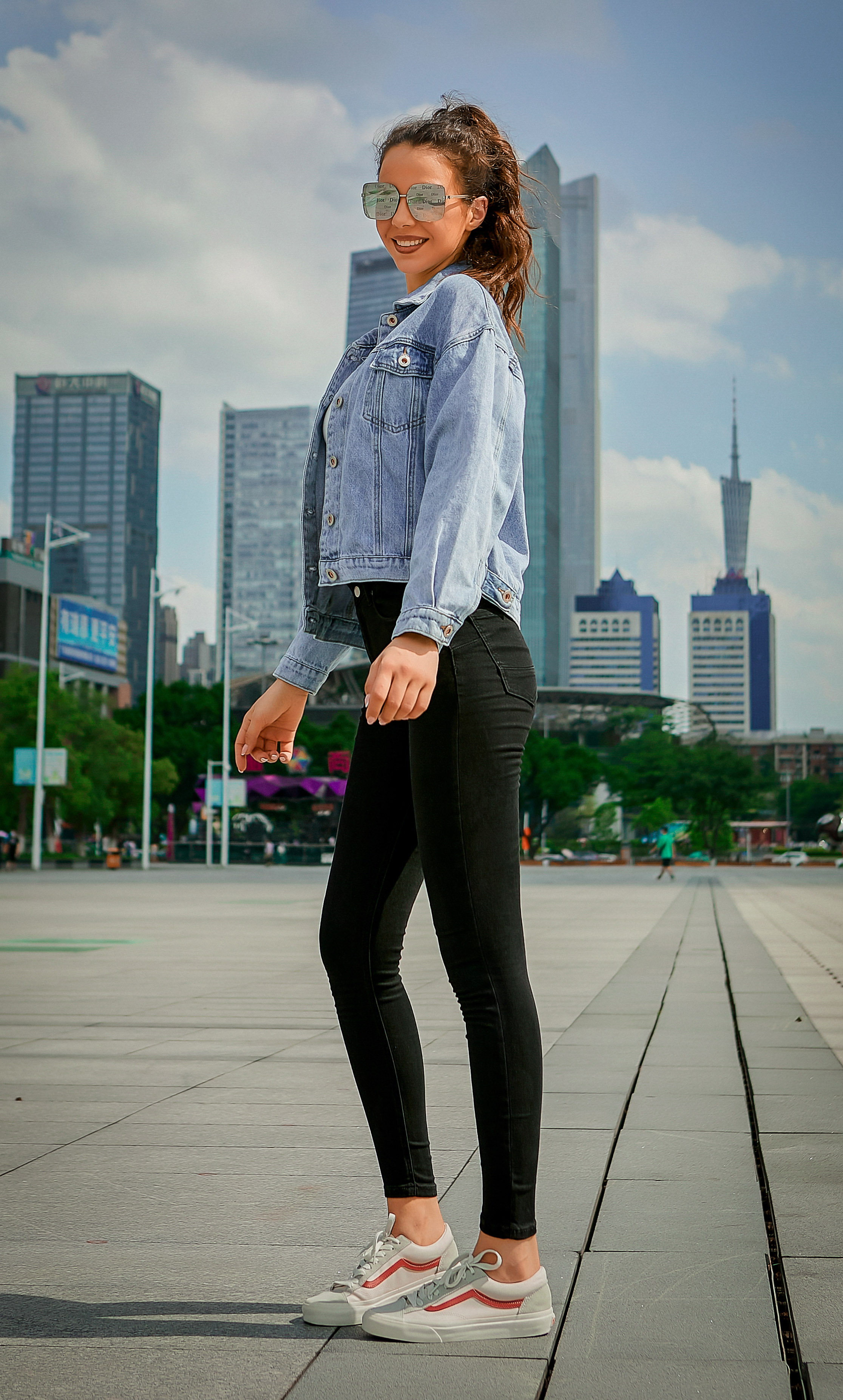 Casual Women's Solid Color Long-sleeved Denim Jacket - Image 3
