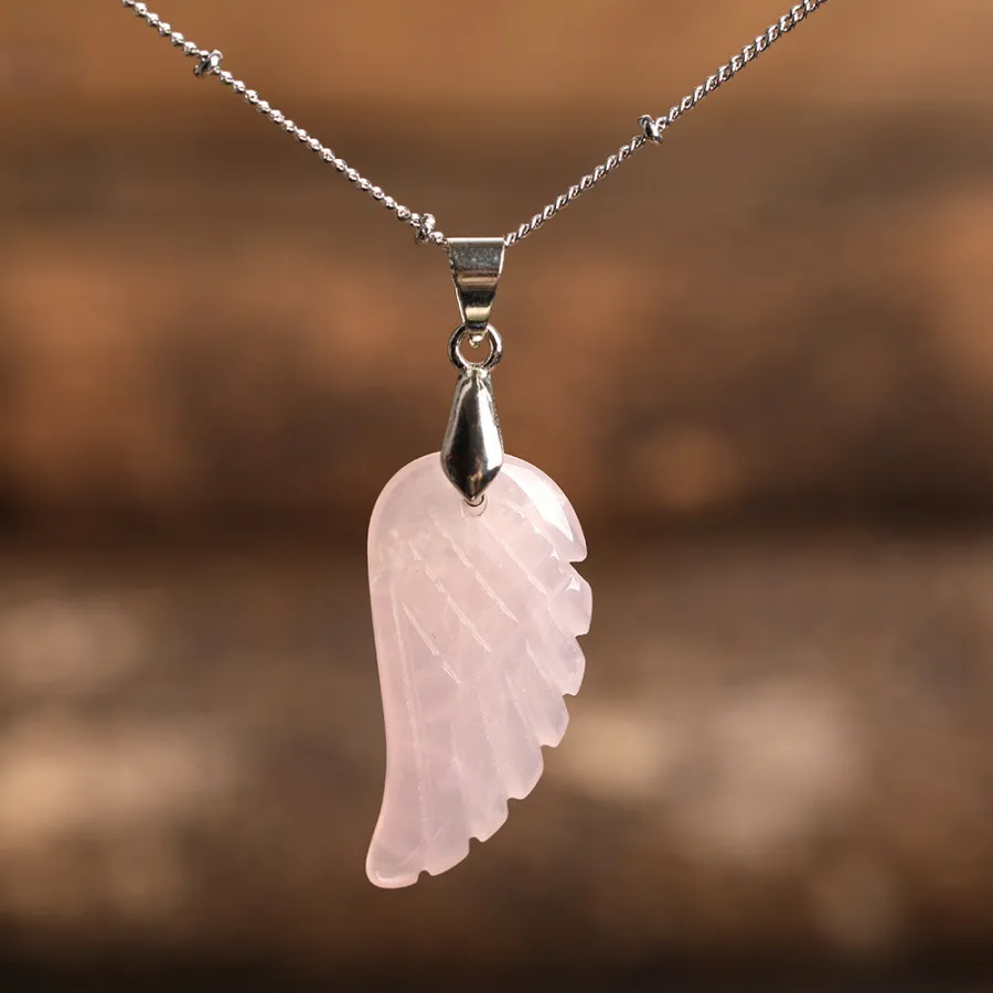 Collar de ala de ángel en cuarzo rosa
