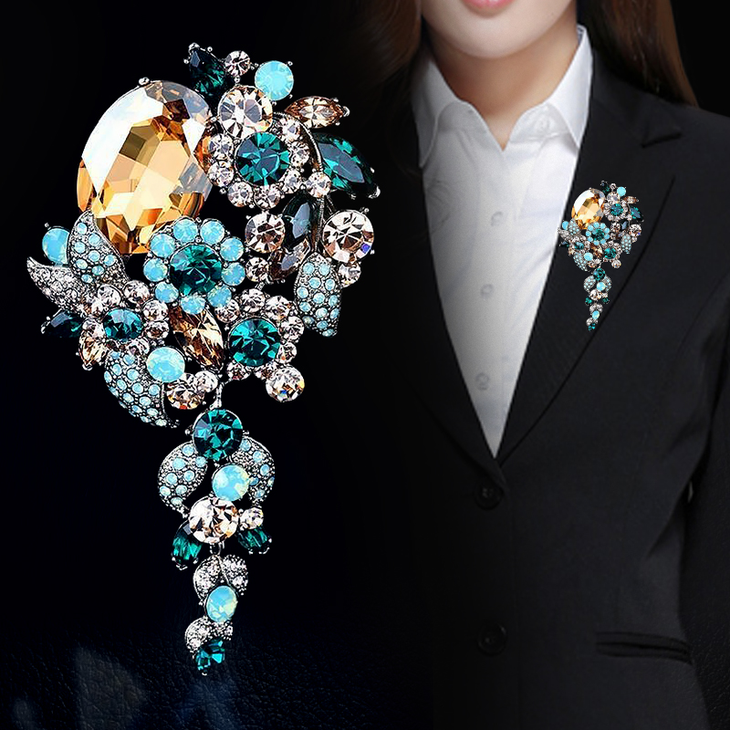 Tassel Brooch Women's Long Retro High-end Diamond Corsage