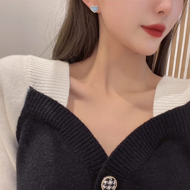 Small And Fashionable Blue Heart Earrings