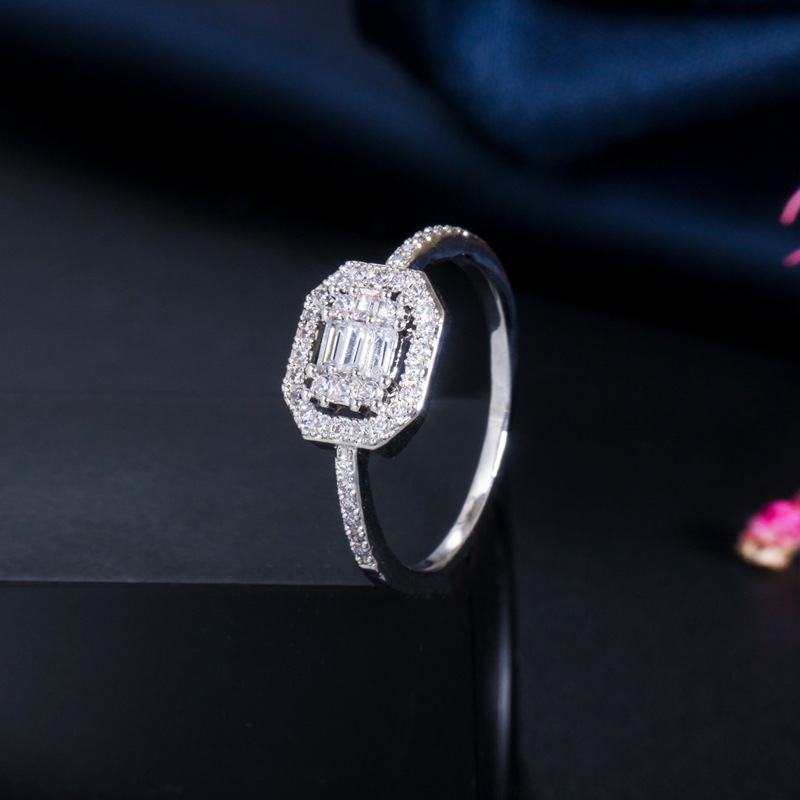 Simple Personality Sparkling Micro-inlaid Zircon Hypoallergenic Ring Women