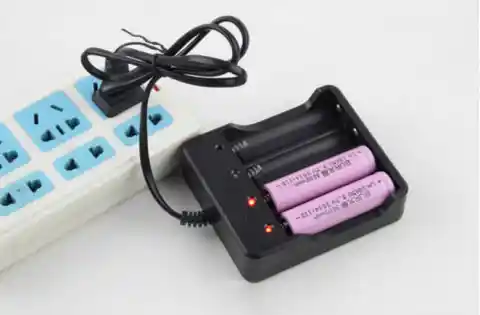 Four-slot Charger 18650 Four-charger with Cable Smart Multi-function