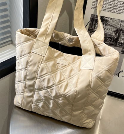 New Fashion Lingge Embroidered Thread Shoulder Bag