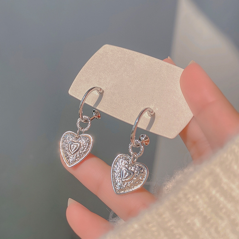 Retro Love Temperament Three-dimensional Earrings
