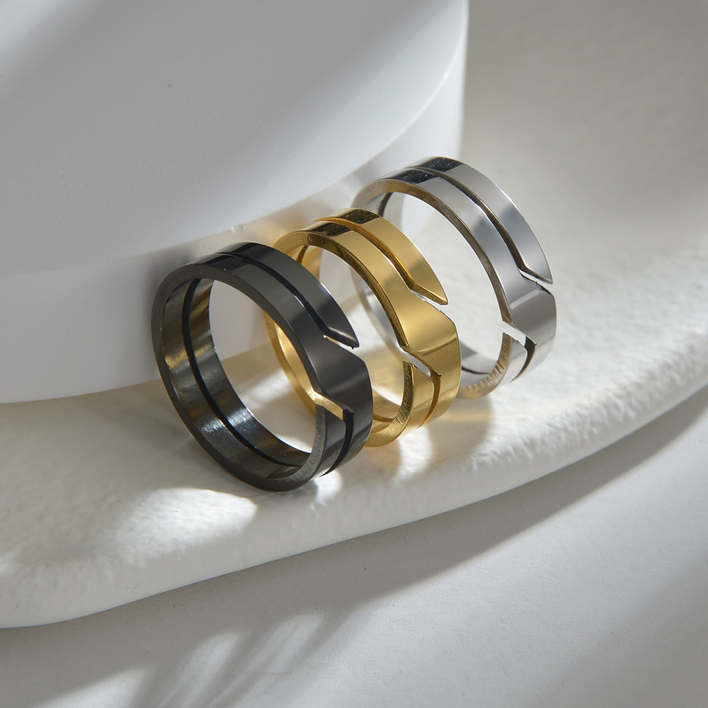 خاتم زوجي بتصميم مجوف مطلي بالكهرباء من الفولاذ المقاوم للصدأ