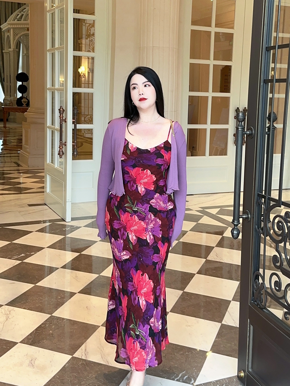 فستان معلق كبير بتصميم زهرة بنفسجية عتيقة فرنسية