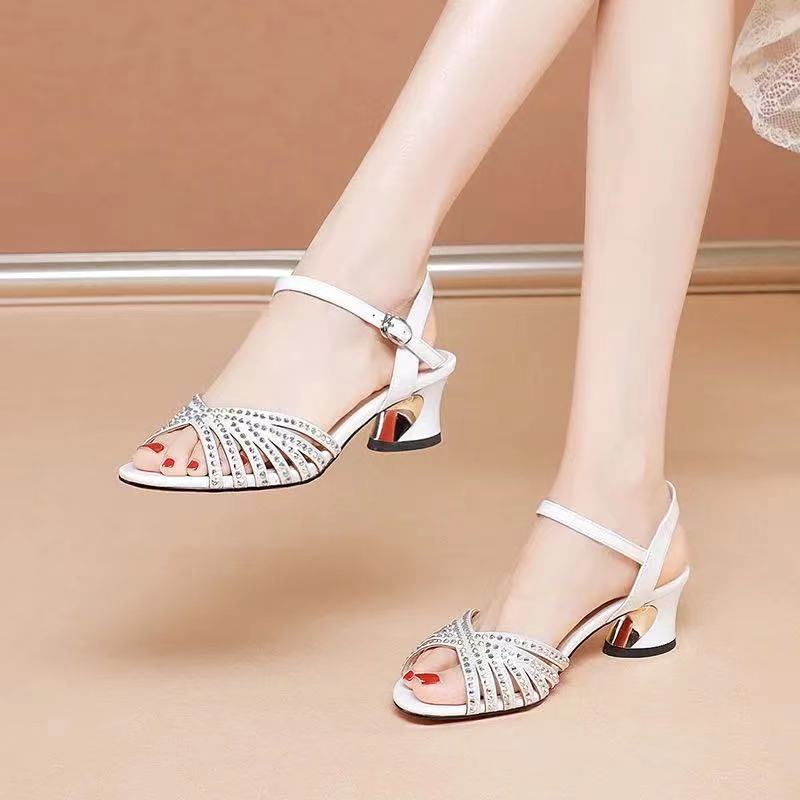 Low heel white