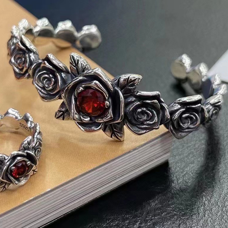 Fashionable And Worn-out Precision Craftsman Bracelet For Women