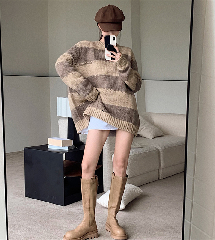 Retro Design Round Neck Pullover Sweater