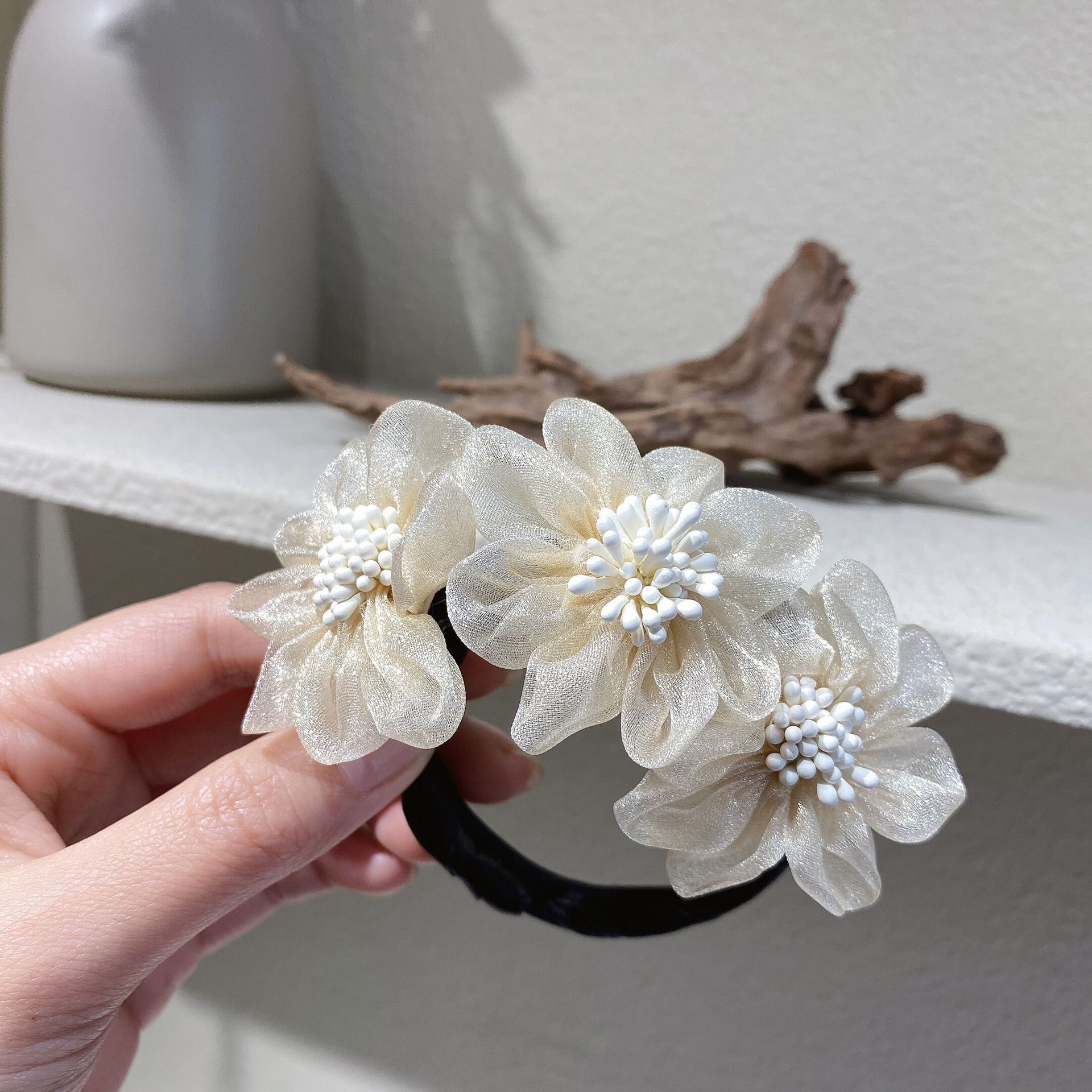 Organza flower beige