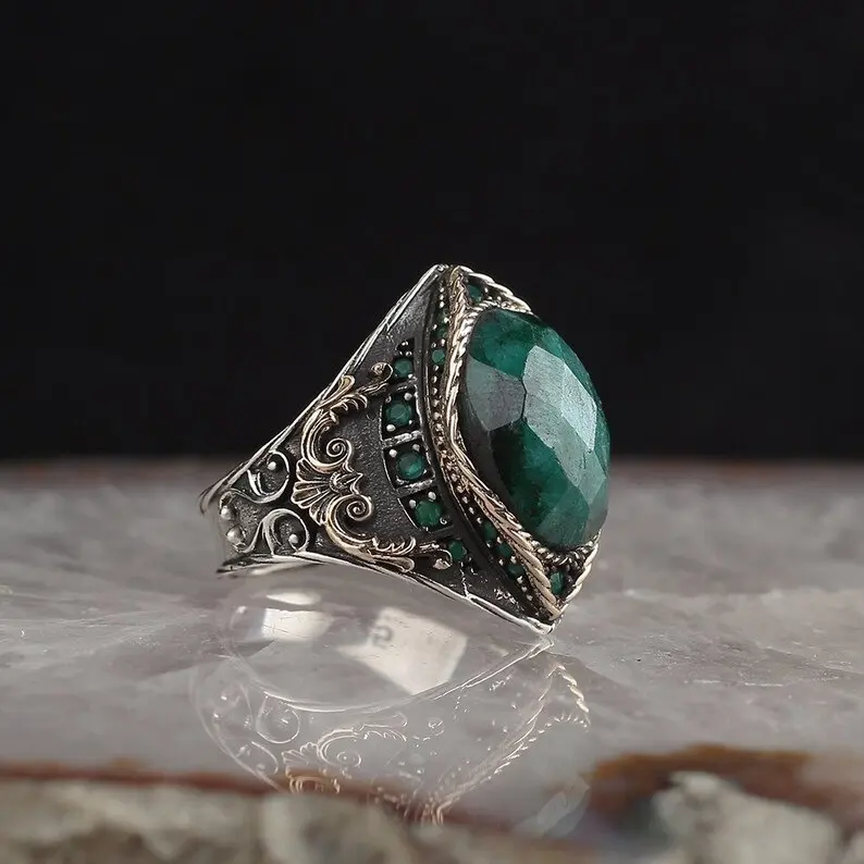 Inlaid Sea Blue Zircon Fashion Retro Ring