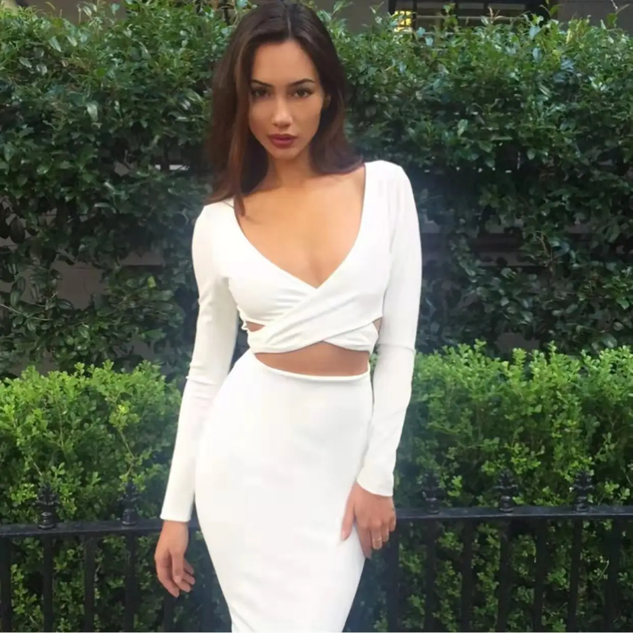 Women's Clothing Shows The Chest And Navel V-neck Long-sleeved Nightclub Dress