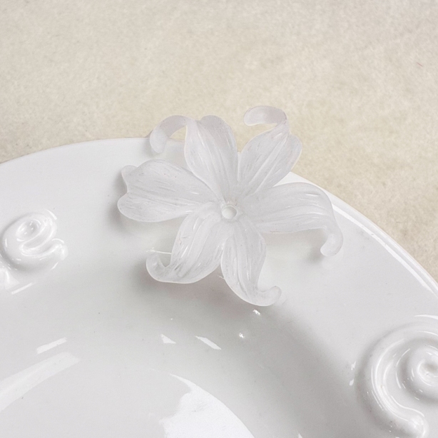 Matte Acrylic Curled Petal Iris Charms, Translucent Frosted Center-Drilled Spacers For DIY Vintage Hair Sticks, Earrings & Pendant Crafts.