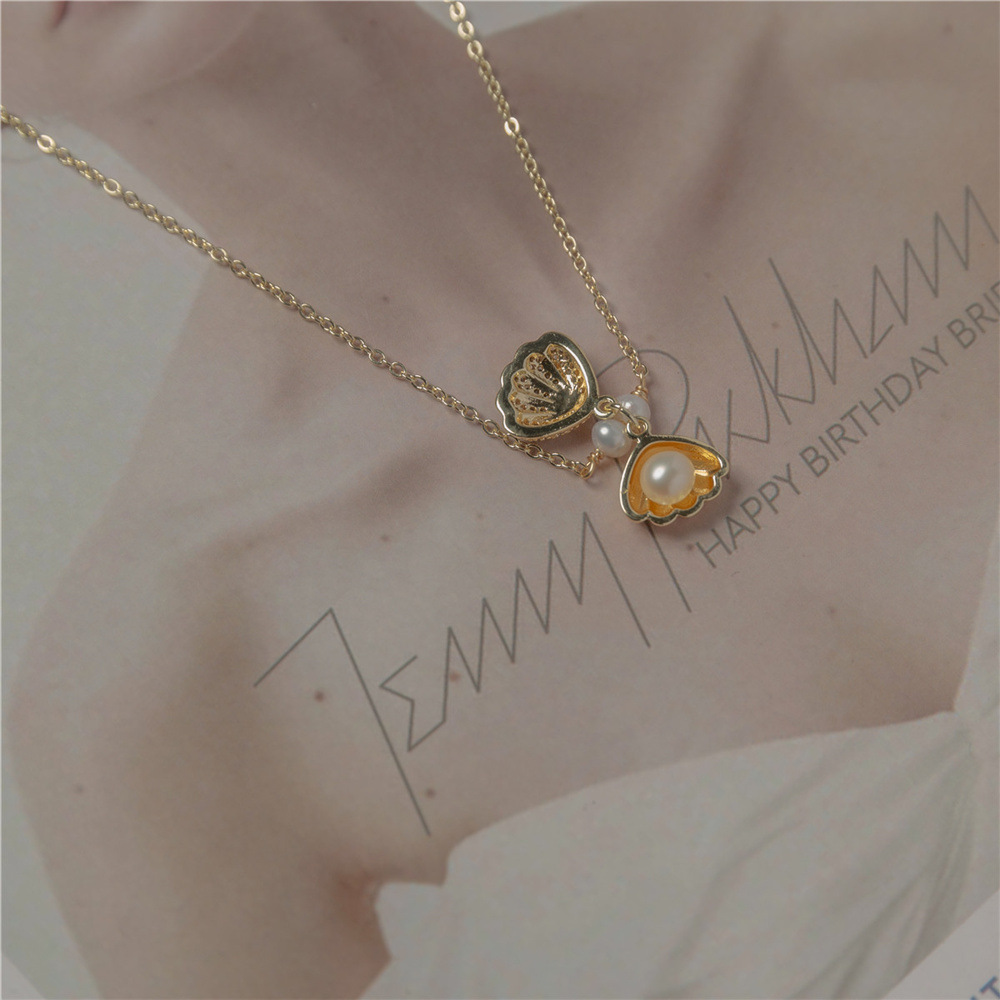 Slightly Inlaid Real Gold Elegant Pearl Shell Necklace