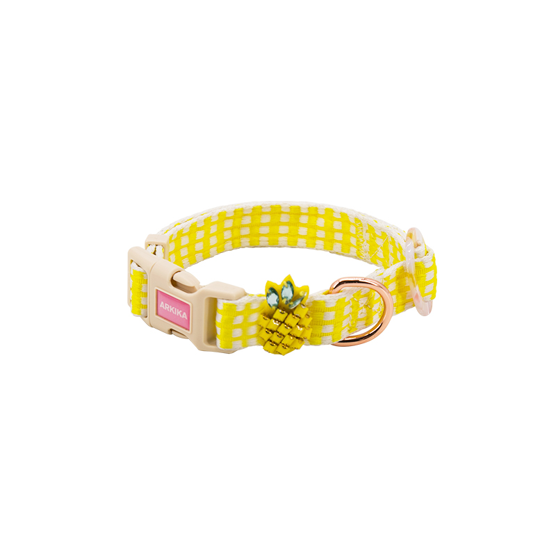 Yellow single collar