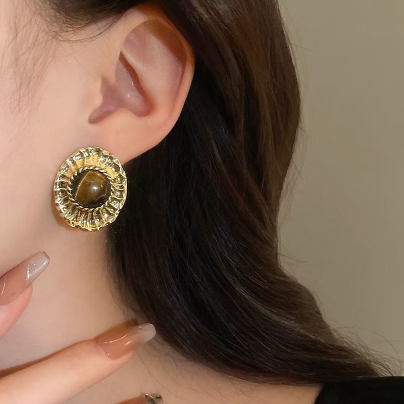 Oval Earrings Combined With Pearls And Tiger's Eye Stones. Retro Niche Ins Style, High-end Texture And Easy To Match Various Looks.