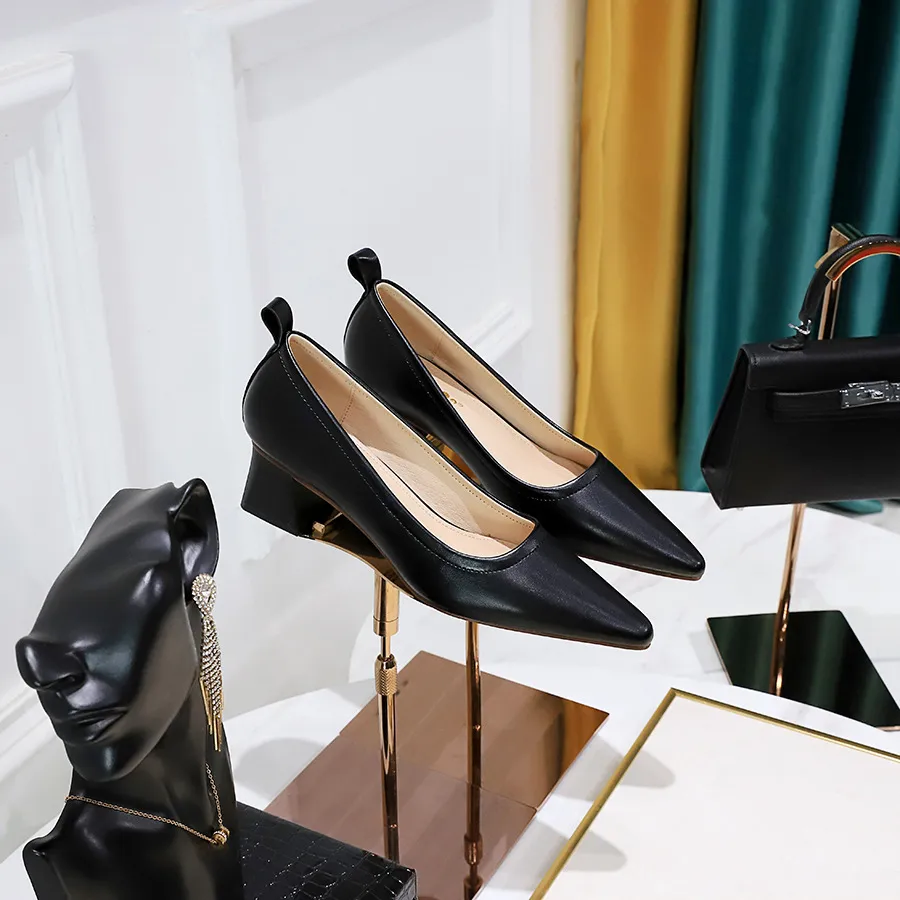 Fashion Thick Heel Versatile Medium Shoes - Black