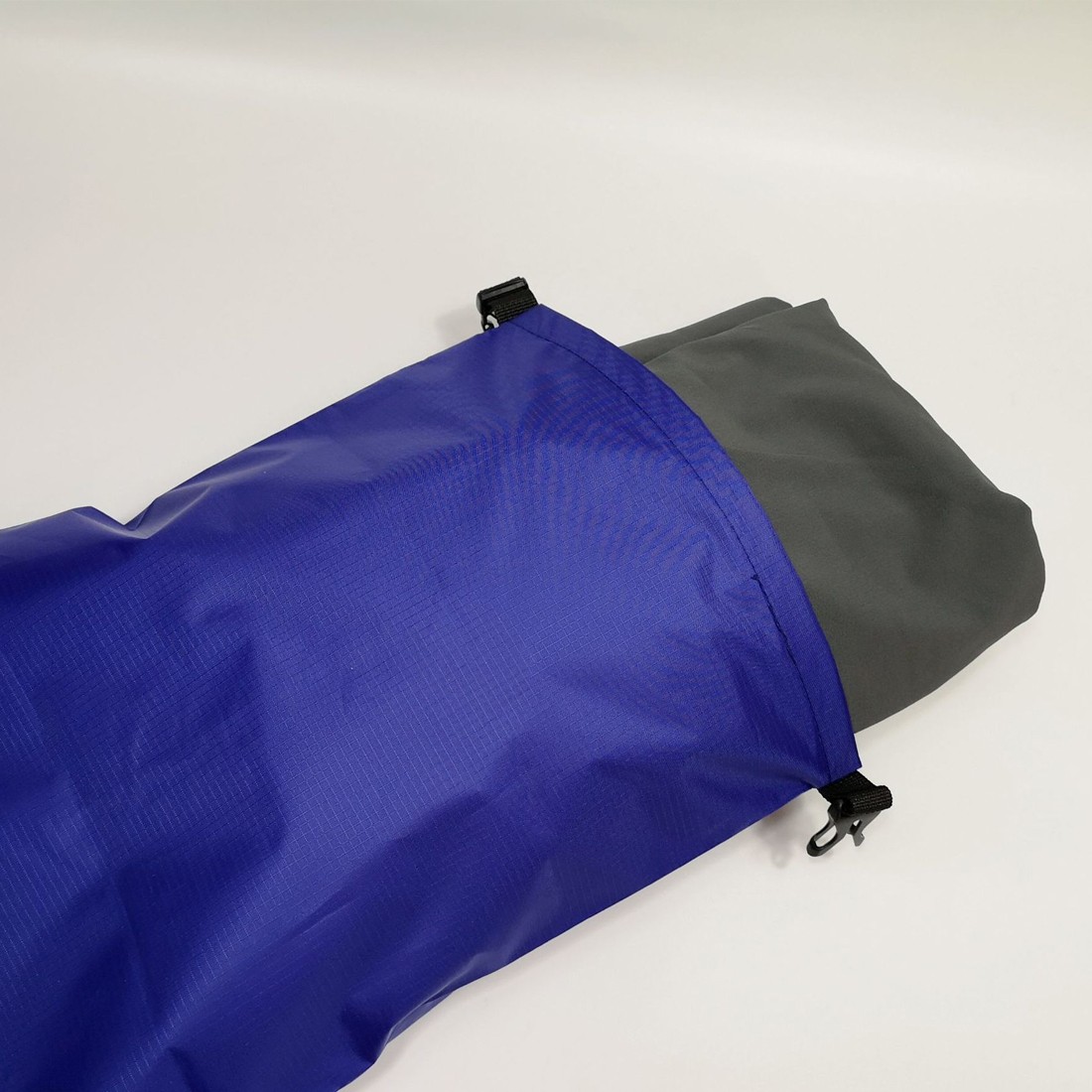 6Piece Waterproof Dry Bag Set Lightweight Rolltop Sacks For Kayaking Camping — image 8