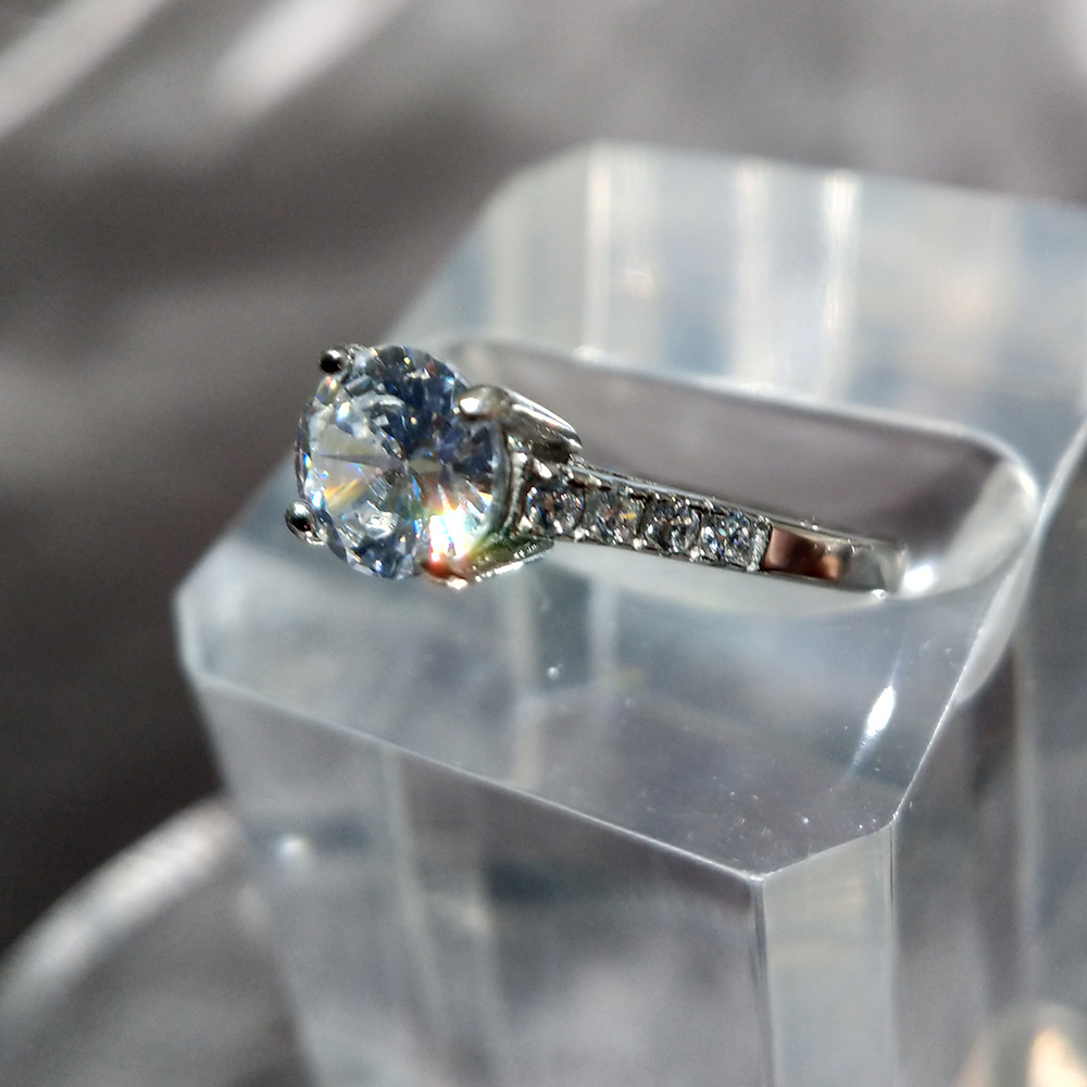 Titanium Steel Ladies Inlaid Zircon Ring
