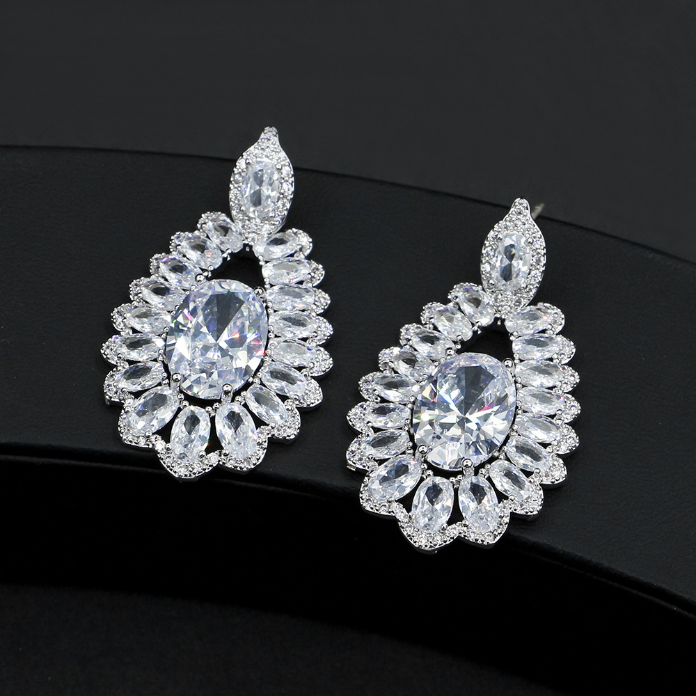 Fashionable Lady Temperament Color Earrings