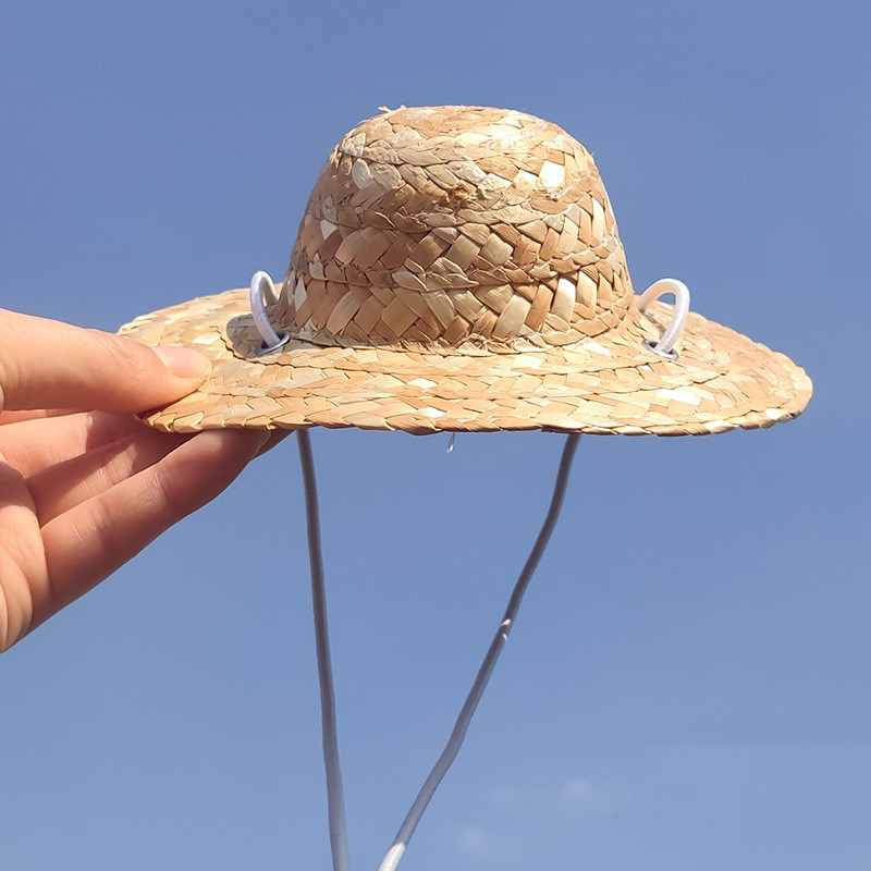 Bare straw hat