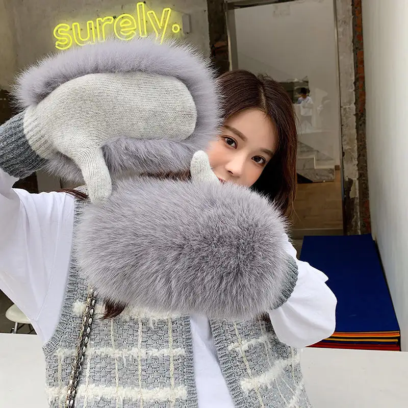 Women's Warm Winter Gloves of Fox Skin