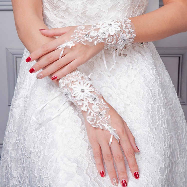 Title 3, Lace Short Diamond Decorations White Hook Gloves