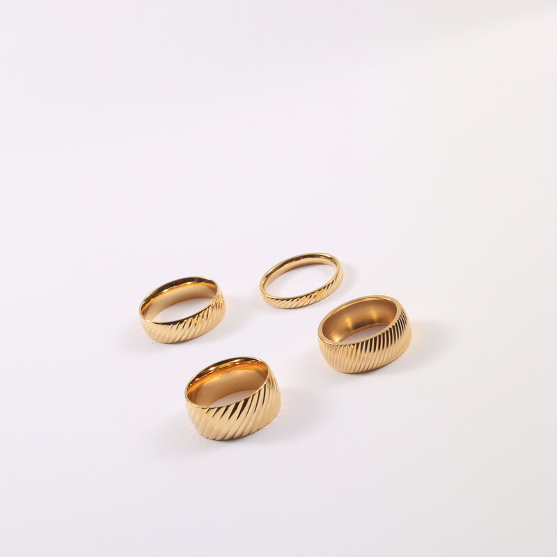 Title 3, Antieke Camber Twill Twist titanium stalen ring