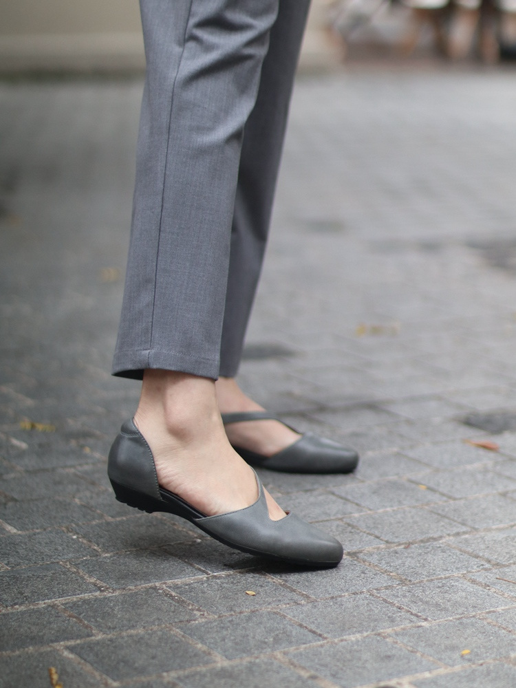 Women's Pointed Toe Slanted Flat Hollow Vintage Leather Sandals