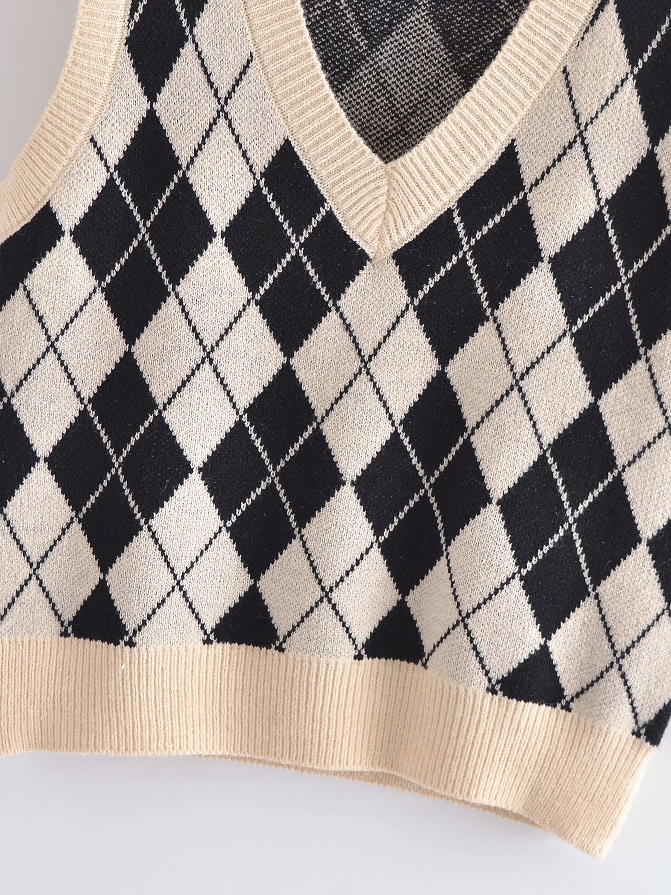 Title 5, Diamond Check V-neck Sleeveless Knit Top And Ve...