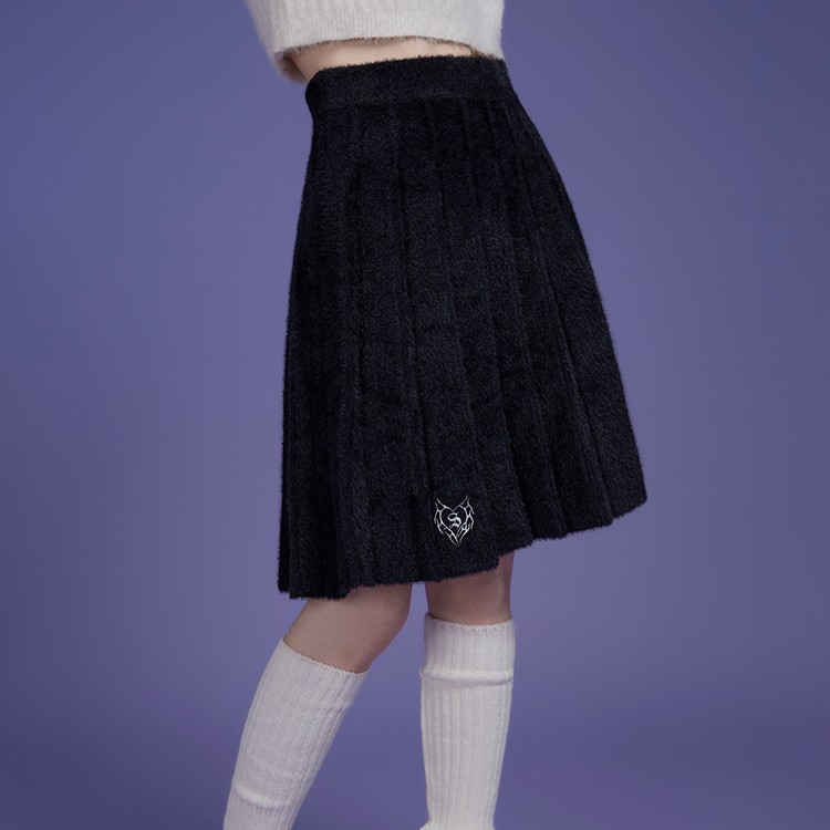 College Style Black Short Plush Knitted Embroidered Pleated Skirt