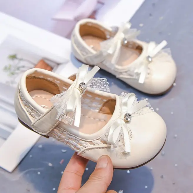 Children's Woven Hollow Sandals With Rhinestones, Butterfly Bows, Princess Shoes, Soft Soles, Single Shoes, Trendy