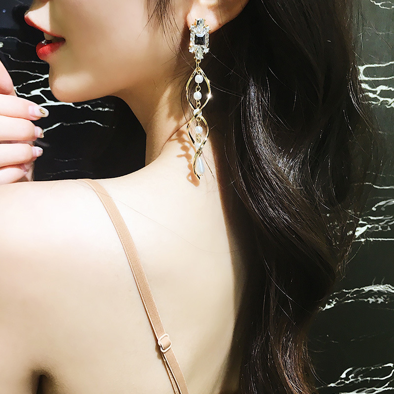 New Trendy Long Earrings Female Korean Temperament Personality All-match