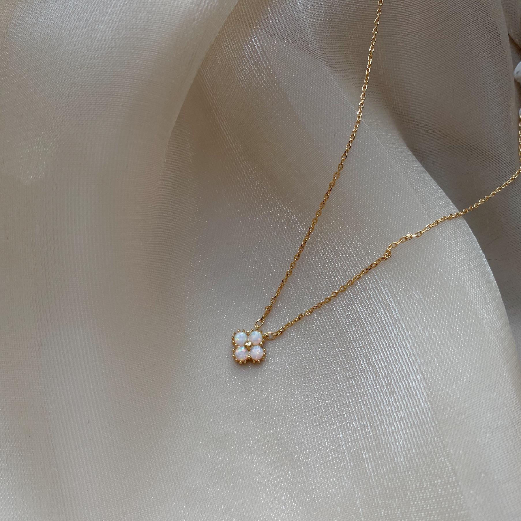 Vintage French Lucky Grass Sweet Net Red Collar Chain