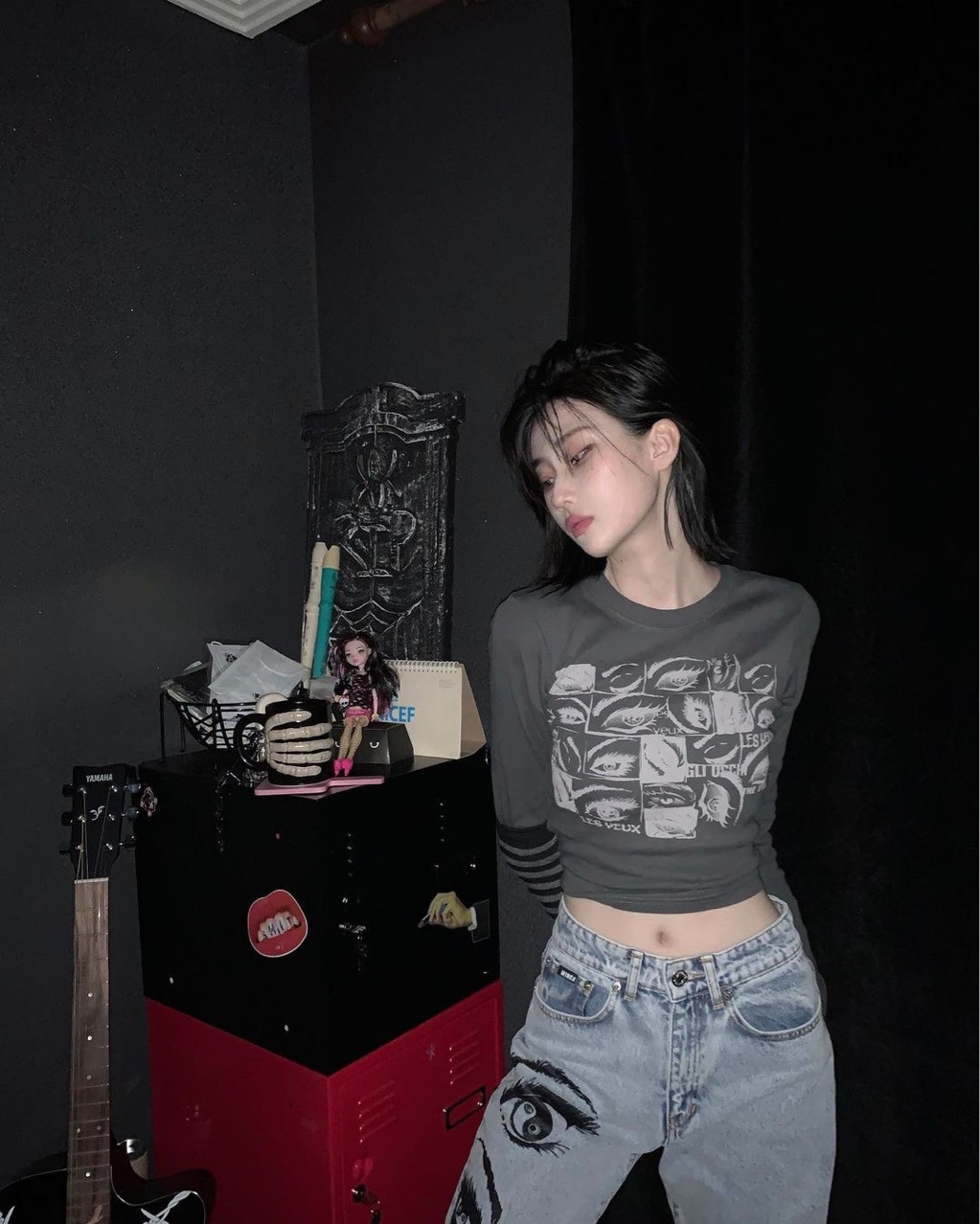 Commuter Vintage Babes Long Sleeve Slim Fit Pullover