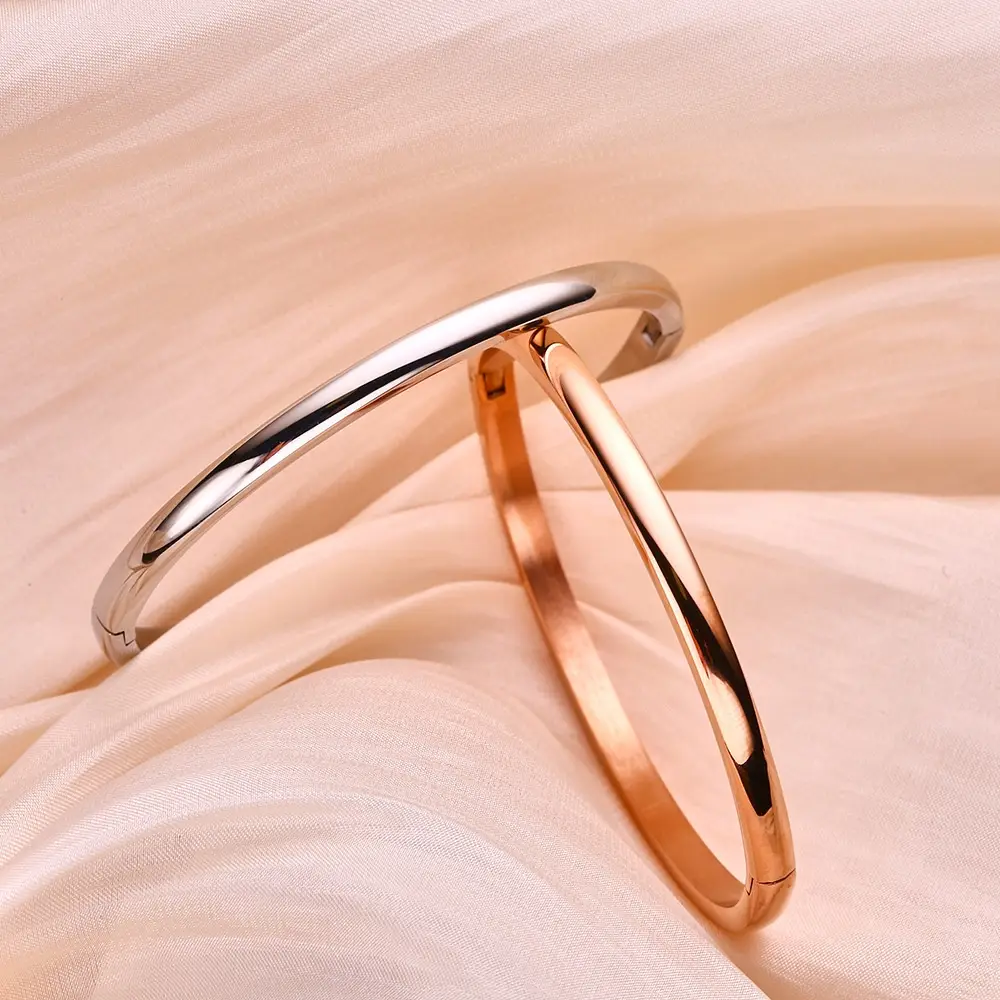 Special-interest Design Glossy Radian Bracelet For Women