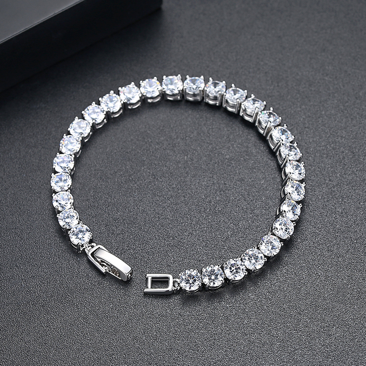 Our collection includes bracelets with lab grown or natural diamonds in a variety of shapes, sizes and colors