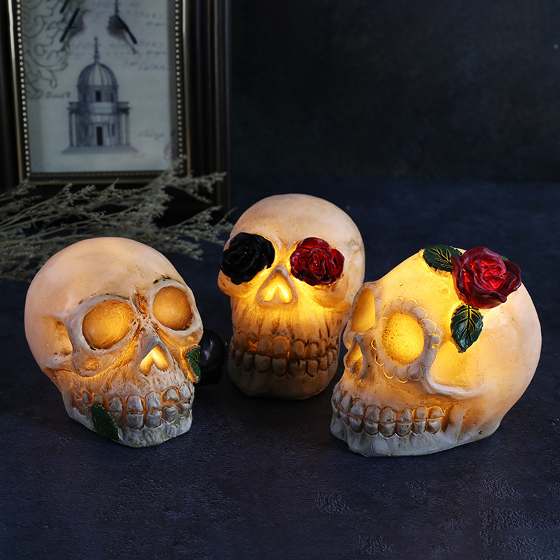 Crâne décoratif Halloween en résine — 3 styles, 15 cm, déco de table et d'étagère, objet de collection pour ambiance maison hantée 2