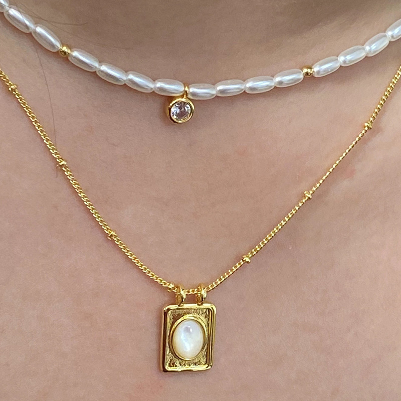 Women's Retro Design Round Diamond Pearl Necklace - 3