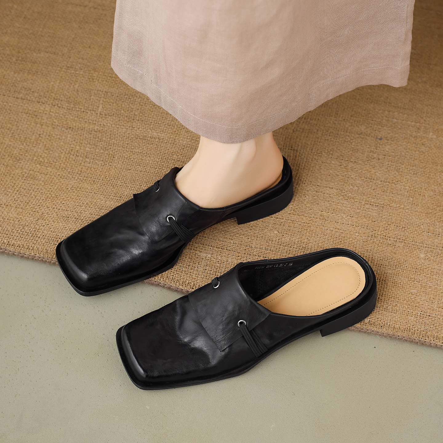 Full-Grain Calfskin Slides Final Look - Sarah Express