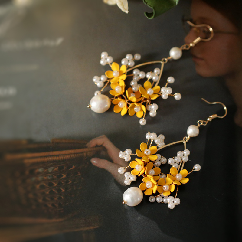 Title 1, Retro Advanced Atmospheric Flower Pearls Crea a...